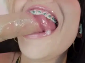 Chaturbate Live Sex of mia_roux1