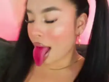 Chaturbate Adult Video Chat of mia_roux1