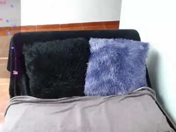 Chaturbate Live Sex Cam of canela_s1