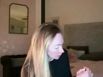 sarahgiroux86 from chaturbate
