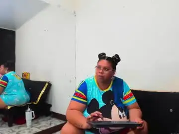 Chaturbate Live Sex Cam of lynn_and_esteban