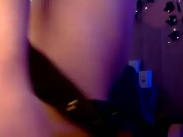 Chaturbate Live Sex Cam of mapu_delyth