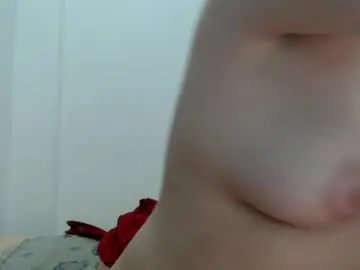 Chaturbate Live Sex Cam of tinyslut66