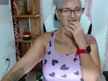 Chaturbate Live Sex Cam of bety_cum3