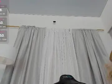 Chaturbate Live Sex Cam of alexa_foxx27
