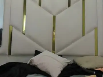 Chaturbate Live Sex Cam of aurorahoney32