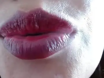 Chaturbate Live Sex Cam of evolethmontenegros