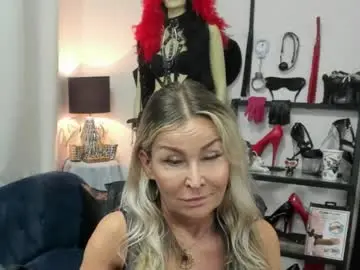 crystalxohotty from chaturbate