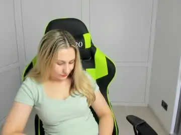 Chaturbate Live Sex Cam of julia_sunshinee