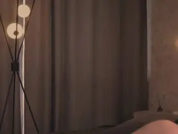 approche_toi_petite from chaturbate