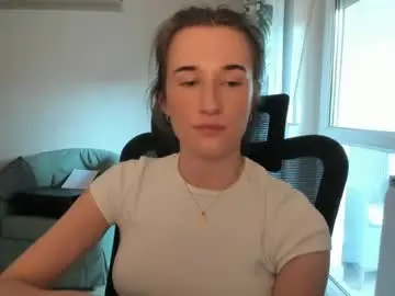 Chaturbate Live Sex Cam of oliviaaa2003