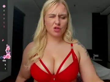 Chaturbate Live Sex Cam of elly_blondy