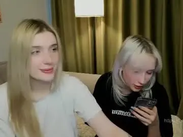 Chaturbate Live Sex Cam of honey_kors