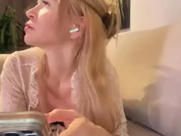 Chaturbate Live Sex Cam of cherrycoloured