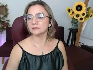 Chaturbate Live Sex Cam of rebeca_milf