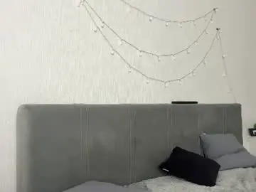 Chaturbate Live Sex Cam of canikissyou_