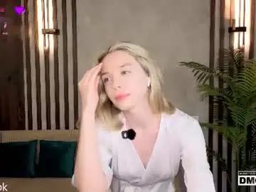 holl1would from chaturbate