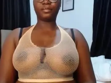 Chaturbate Live Sex Cam of sexy_pearl12