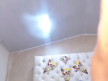 Chaturbate Live Sex Cam of hellenmoore_x