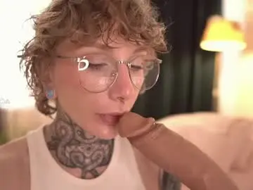 Chaturbate Live Sex Cam of fuckingtoy_