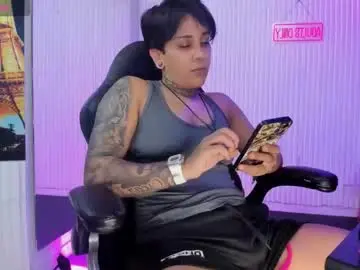 zhoestrong from chaturbate