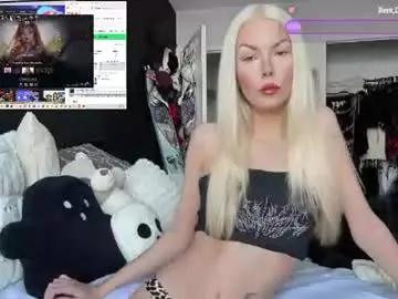 Chaturbate Live Sex Cam of tinykylie