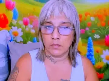 Chaturbate Nude Webcam of indianroxy27