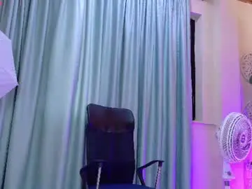 Chaturbate Live Sex Cam of chloerossee