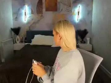 Chaturbate Live Sex Cam of silen_tori