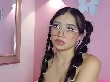 Chaturbate Live Sex Cam of littlearii