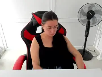lucyycharm from chaturbate