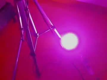 Chaturbate Free Live Porn of isa_cute_1