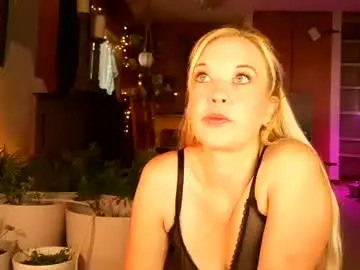 Chaturbate Live Sex Cam of sasha_love__