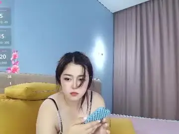 Chaturbate Live Sex Cam of yunlihn_