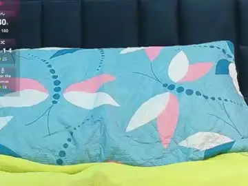 Chaturbate Live Sex Cam of petitelittleebony