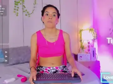 Chaturbate Live Sex Cam of mia_rousse25