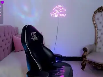 Chaturbate Live Sex Cam of isabela_tay