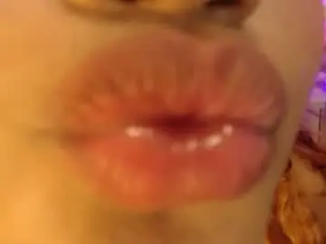 Chaturbate Live Sex Cam of miel_alisha