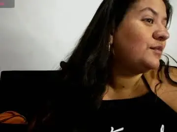emilyycurvy_ from chaturbate