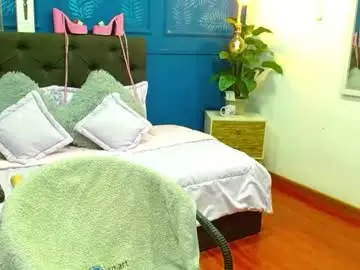 Chaturbate Live Sex Cam of zohet_kriss
