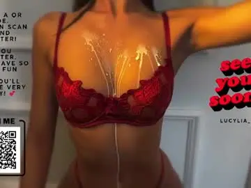 Chaturbate Live Sex Cam of lucylia_