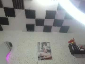 mily_lu from chaturbate