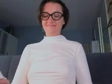 goldencrystaal from chaturbate