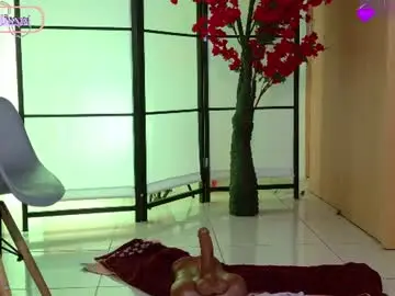 Chaturbate Live Sex Cam of liliwatsonj