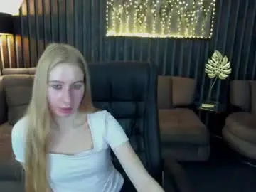 Chaturbate Live Sex Cam of alina__blonde