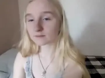 Chaturbate Live Sex Cam of bellemellody
