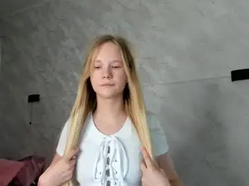Chaturbate Live Sex Cam of asya_almost