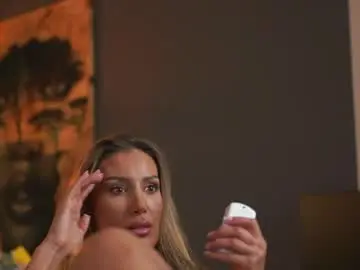 Chaturbate Live Sex of evelyn_evyy