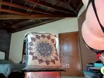 Chaturbate Live Sex Cam of little_izzi