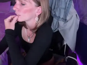 Chaturbate Live Sex Cam of ajmiller25